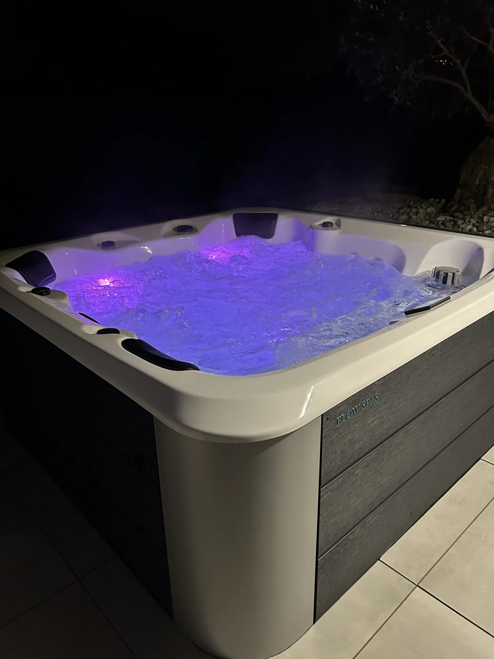 Spa installé à Ploufragan, visuel FAQ page Spa